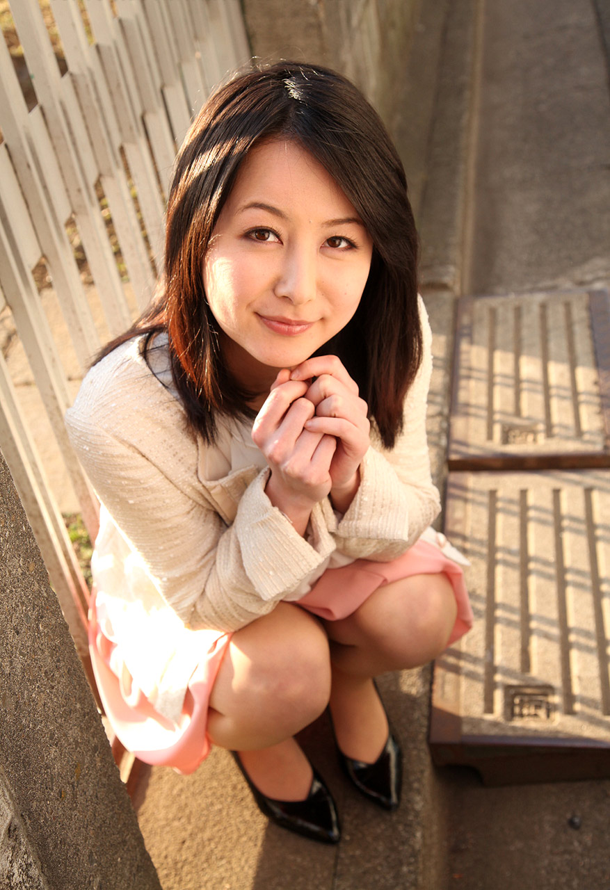 Yumi Iwasa - Photo Gallery.